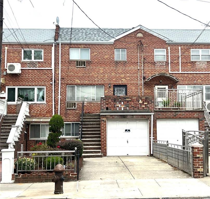 townhome / multi-family property featuring a garage