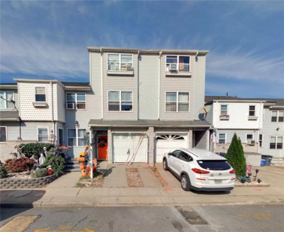 29 Lorraine Loop, Staten Island, NY 10309 - multi unit property with driveway and an attached garage