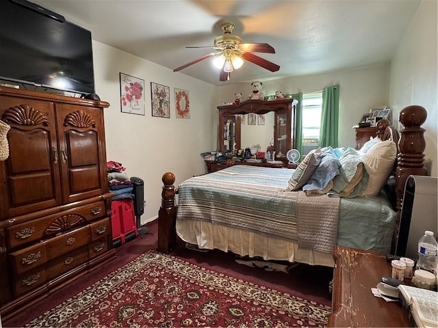 bedroom featuring ceiling fan