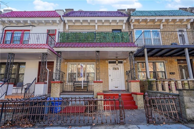 view of front of property with a balcony