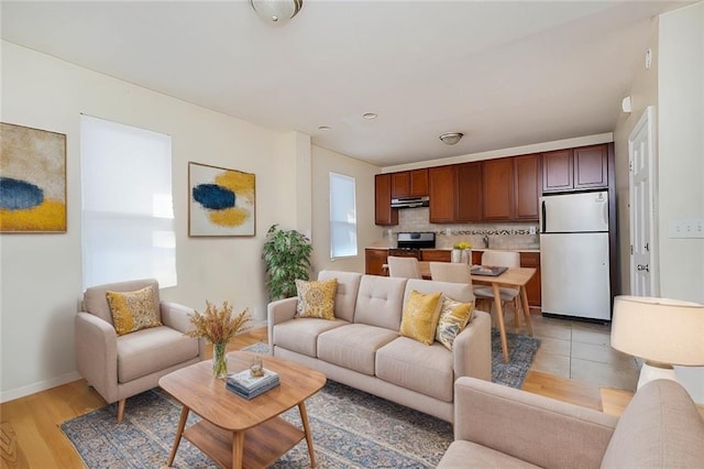 living room featuring light wood-style flooring and baseboards