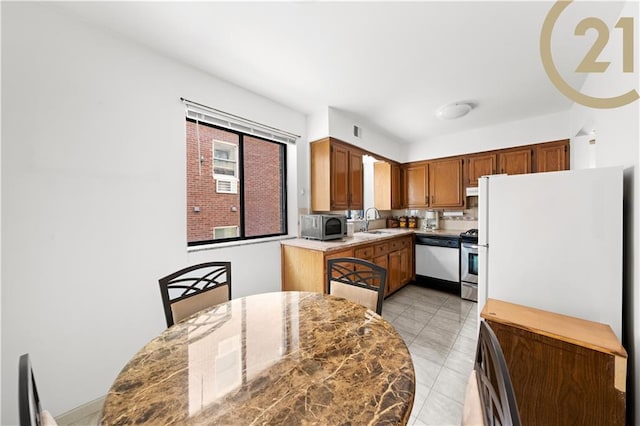 kitchen with decorative backsplash, sink, and stainless steel appliances