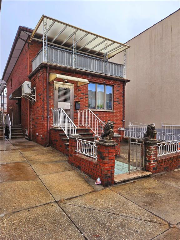 view of front of home with a balcony