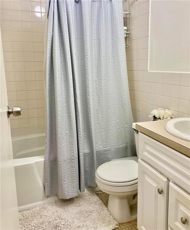 153 Hendrix St, Brooklyn, NY 11207 - full bathroom featuring vanity, shower / bath combo, tile patterned floors, toilet, and tile walls