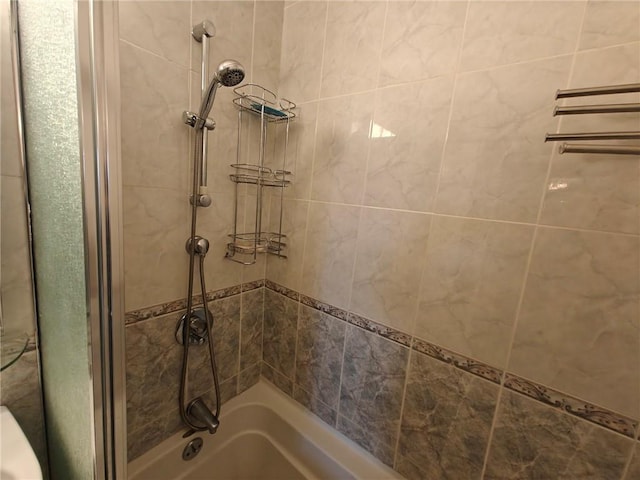 bathroom featuring shower / bathtub combination