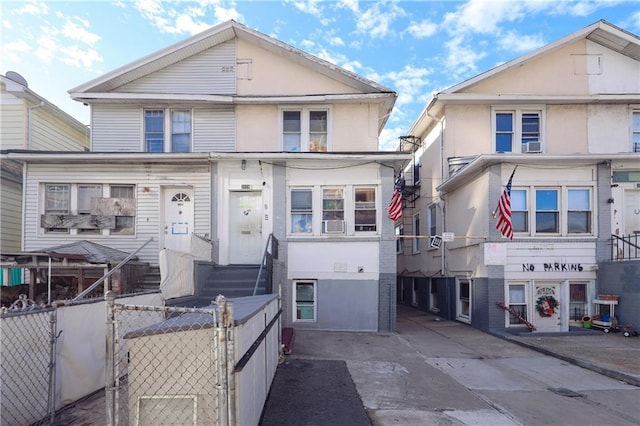 view of front of property featuring entry steps and a fenced front yard