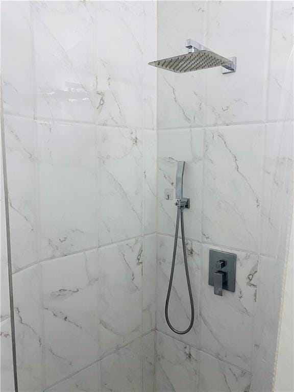 details featuring a tile shower