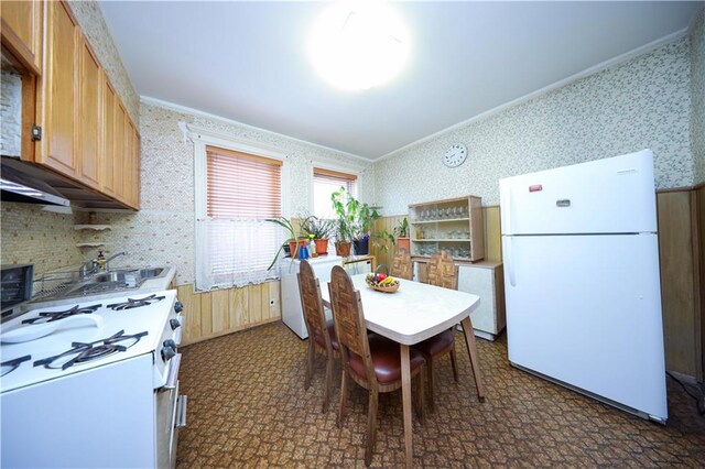 dining room with sink and crown molding