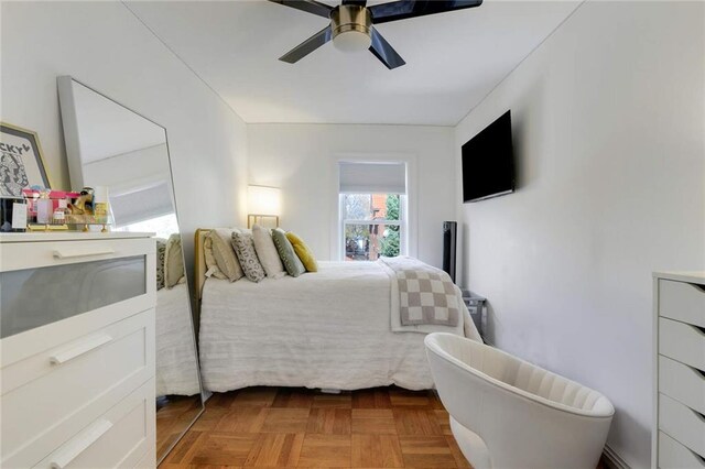 bedroom with ceiling fan