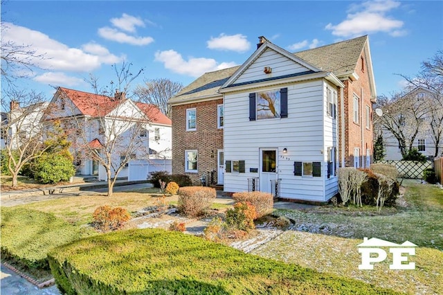 view of front of house with a front lawn