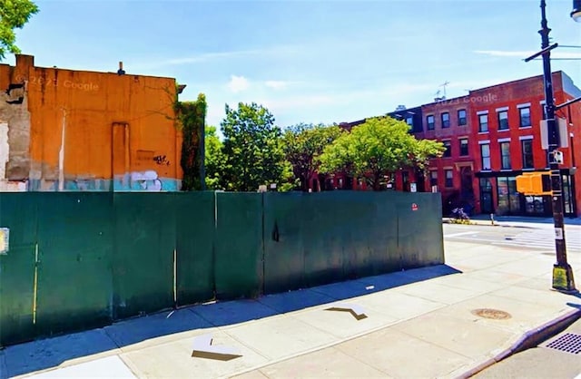 Listing photo 2 for 375 Smith St, Brooklyn NY 11231