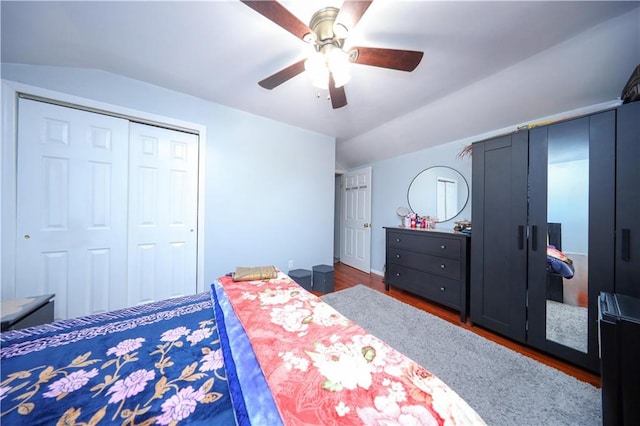 bedroom featuring lofted ceiling, a closet, a ceiling fan, and wood finished floors