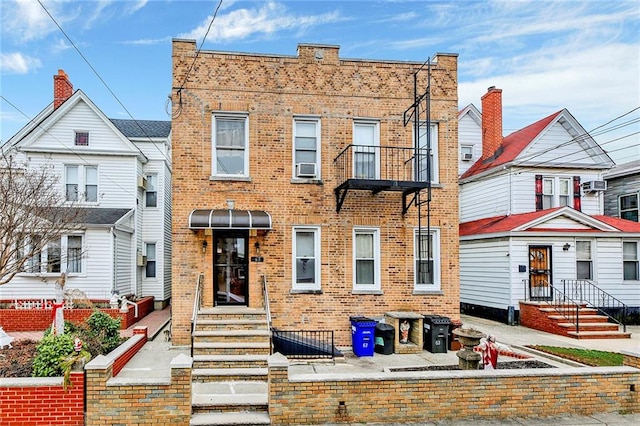 townhome / multi-family property featuring a balcony