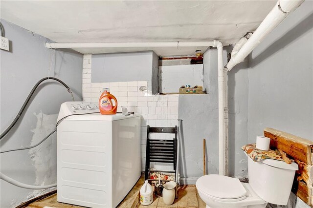 laundry room with washing machine and clothes dryer