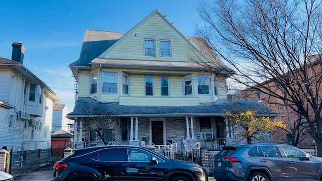 view of front of house featuring a porch