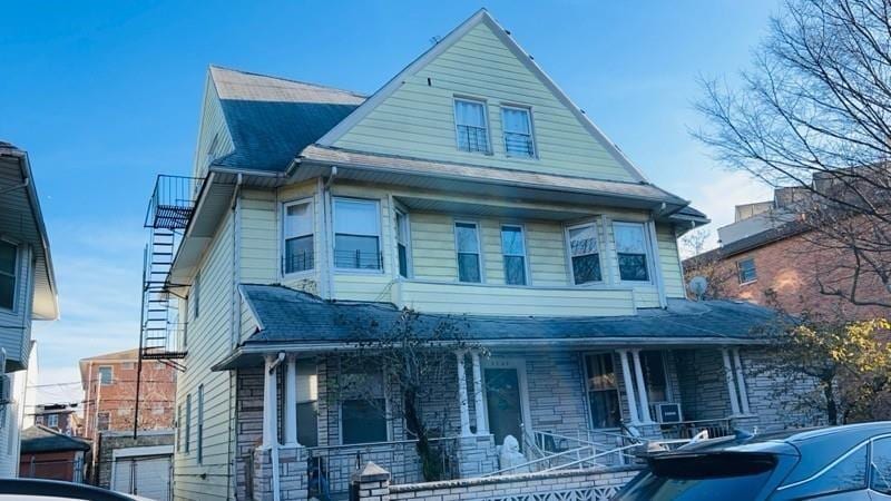 view of front facade featuring covered porch