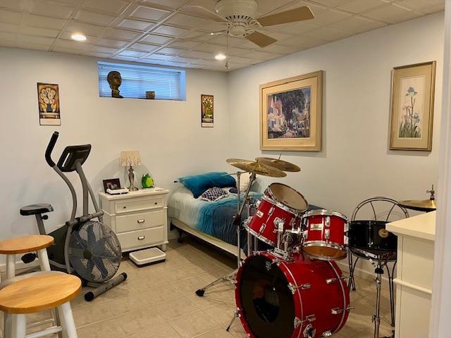 bedroom with ceiling fan