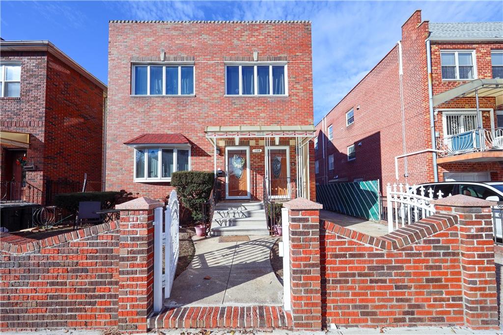 view of front of property featuring a fenced front yard and brick siding