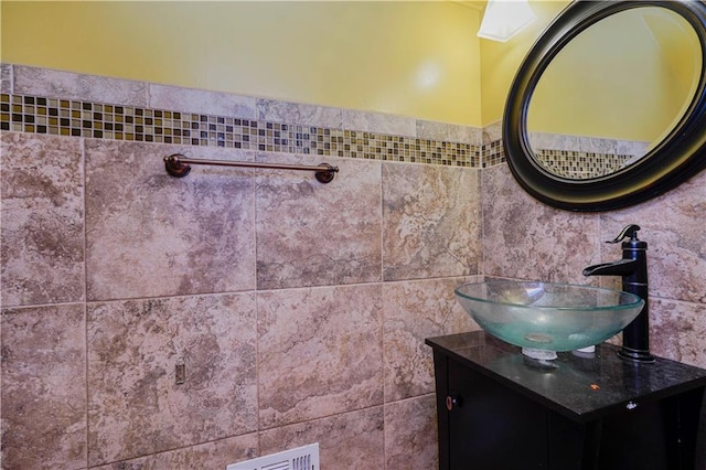 bathroom with visible vents and vanity