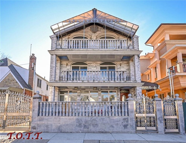 view of front facade with a balcony