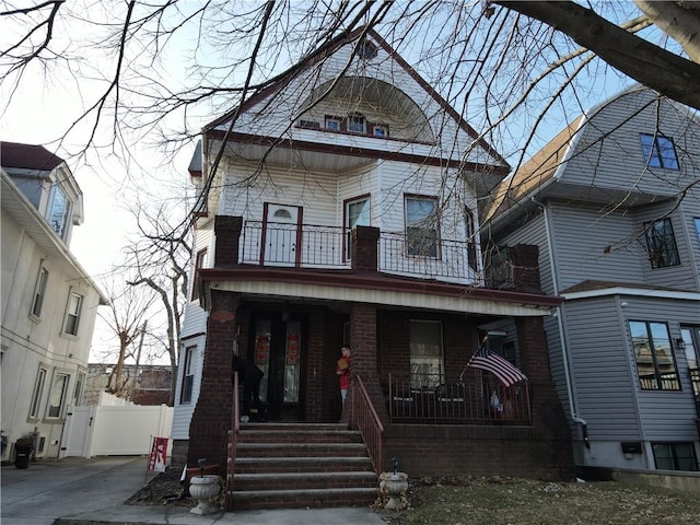 view of front of house featuring a balcony and covered porch