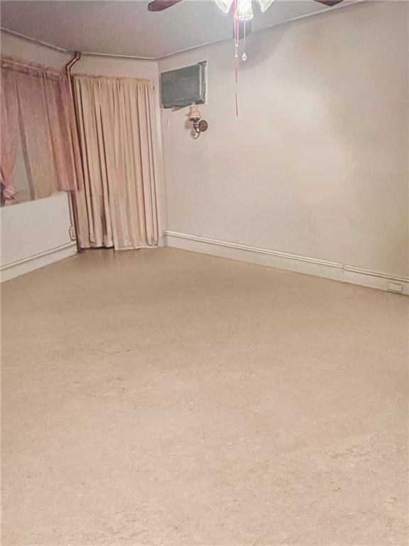 empty room featuring ceiling fan