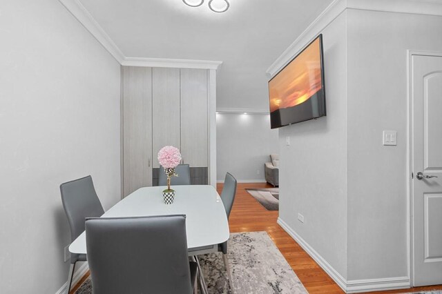 dining room featuring crown molding and hardwood / wood-style floors