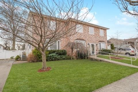 view of front of property with a front lawn