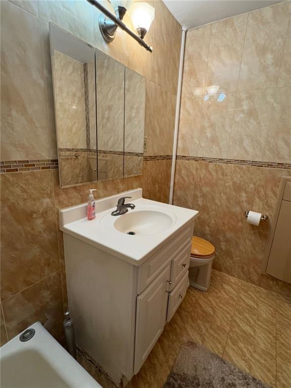 bedroom with wood-type flooring, radiator heating unit, and ceiling fan