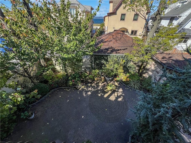 4912 Surf Ave, Brooklyn, NY 11224 - view of yard