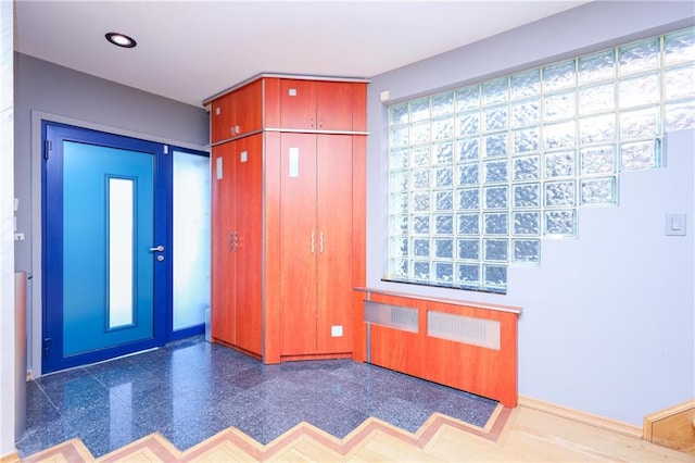 foyer entrance featuring recessed lighting