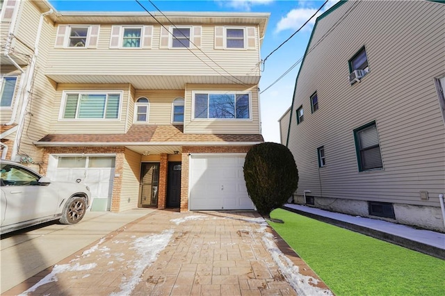 view of front facade featuring a garage