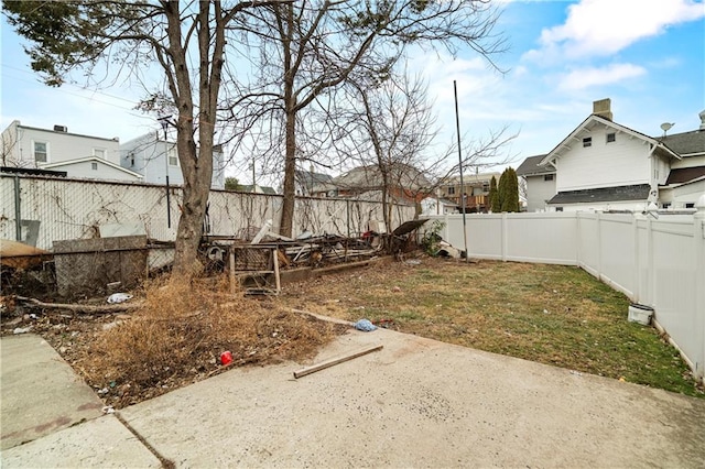 view of yard featuring a patio area