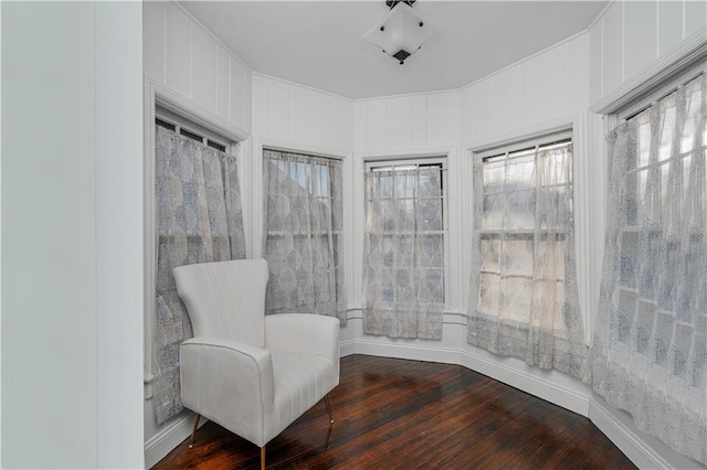 sitting room with dark wood-style floors and baseboards