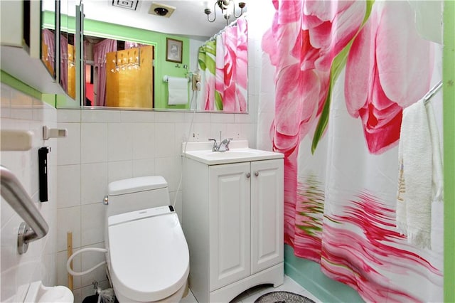 bathroom featuring a shower with curtain, tile walls, vanity, and toilet