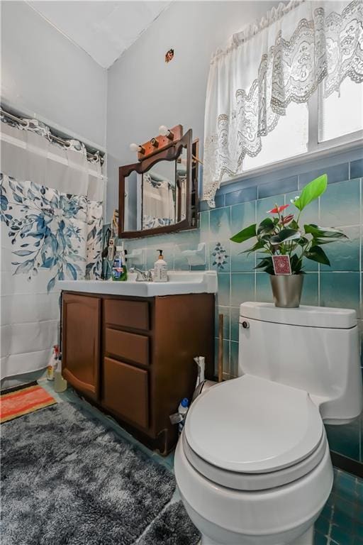 515 E 24th St, Brooklyn, NY 11210 - full bathroom with toilet, vanity, and a shower with shower curtain