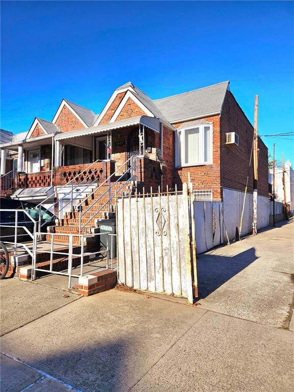 view of front of house with covered porch