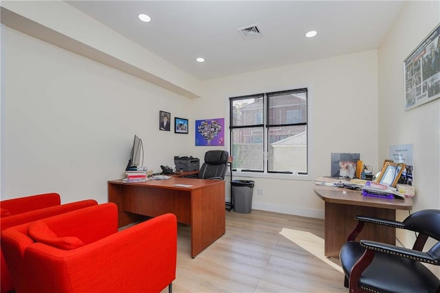 home office with light wood-style flooring, visible vents, baseboards, and recessed lighting