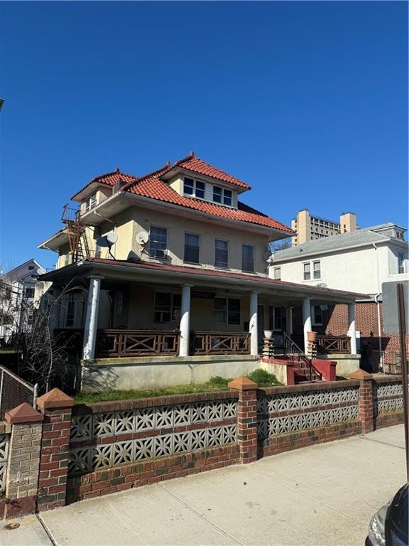 view of front facade with covered porch