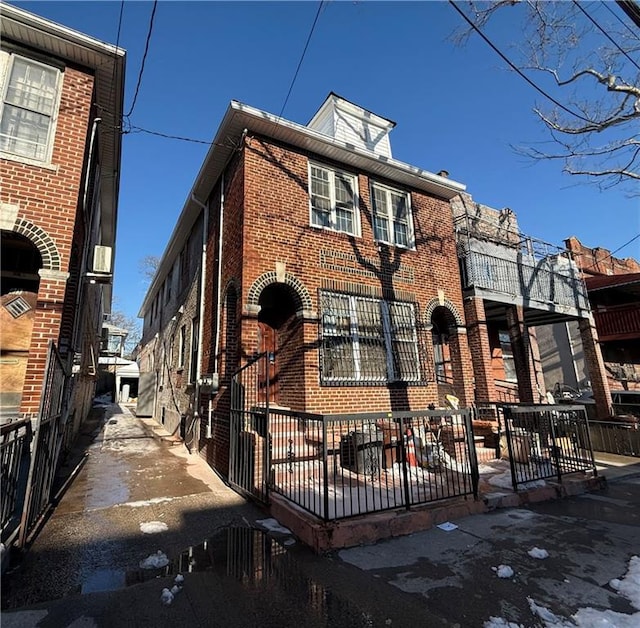 view of front of house with brick siding