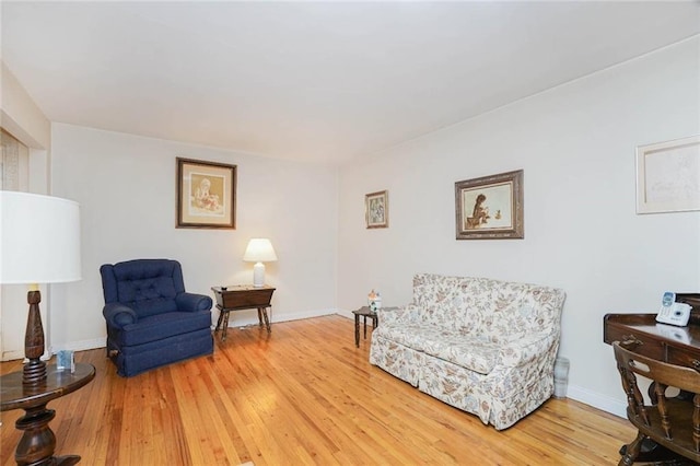 living area featuring light wood-style flooring and baseboards