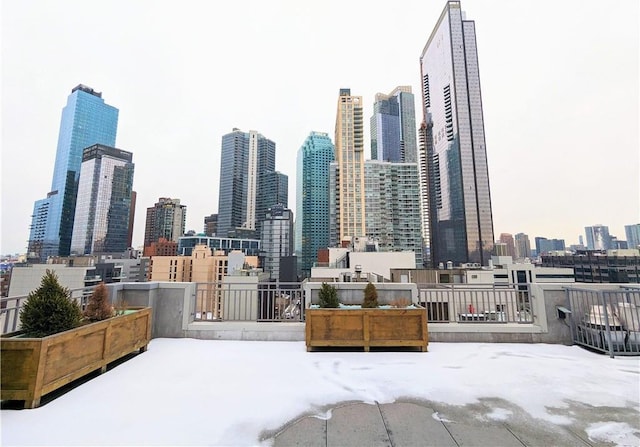 42-22 Crescent St Unit 2C, Long Island City, NY 11101 - view of city skyline