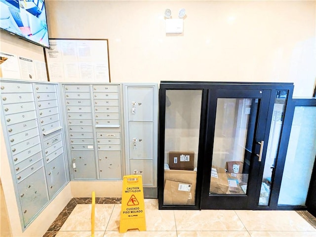 view of property's community featuring mail boxes