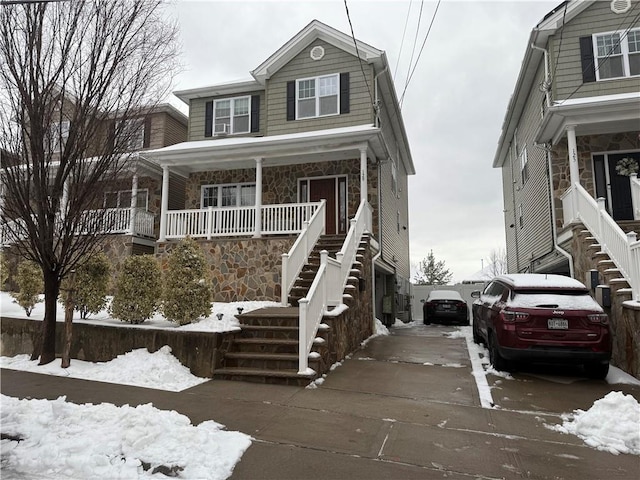 view of front of property featuring covered porch