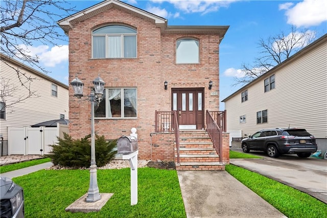 front facade featuring a front yard