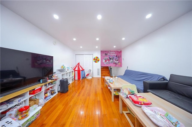 living area with recessed lighting, visible vents, and light wood-style floors