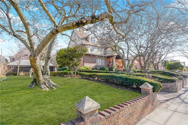 view of front of property with a front lawn