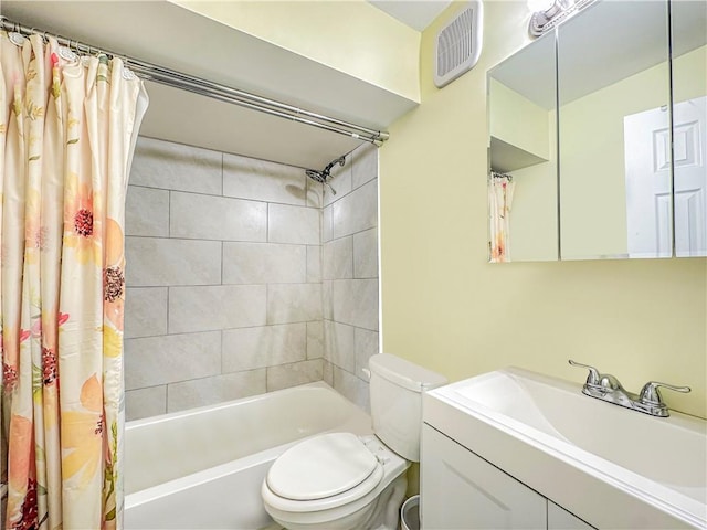 full bath featuring vanity, toilet, visible vents, and shower / tub combo with curtain