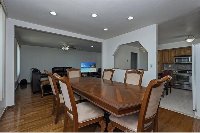 dining space featuring a ceiling fan, recessed lighting, and wood finished floors