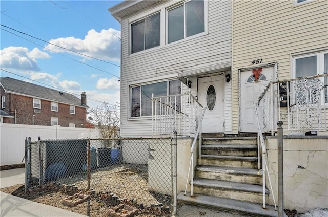 view of front of house featuring fence